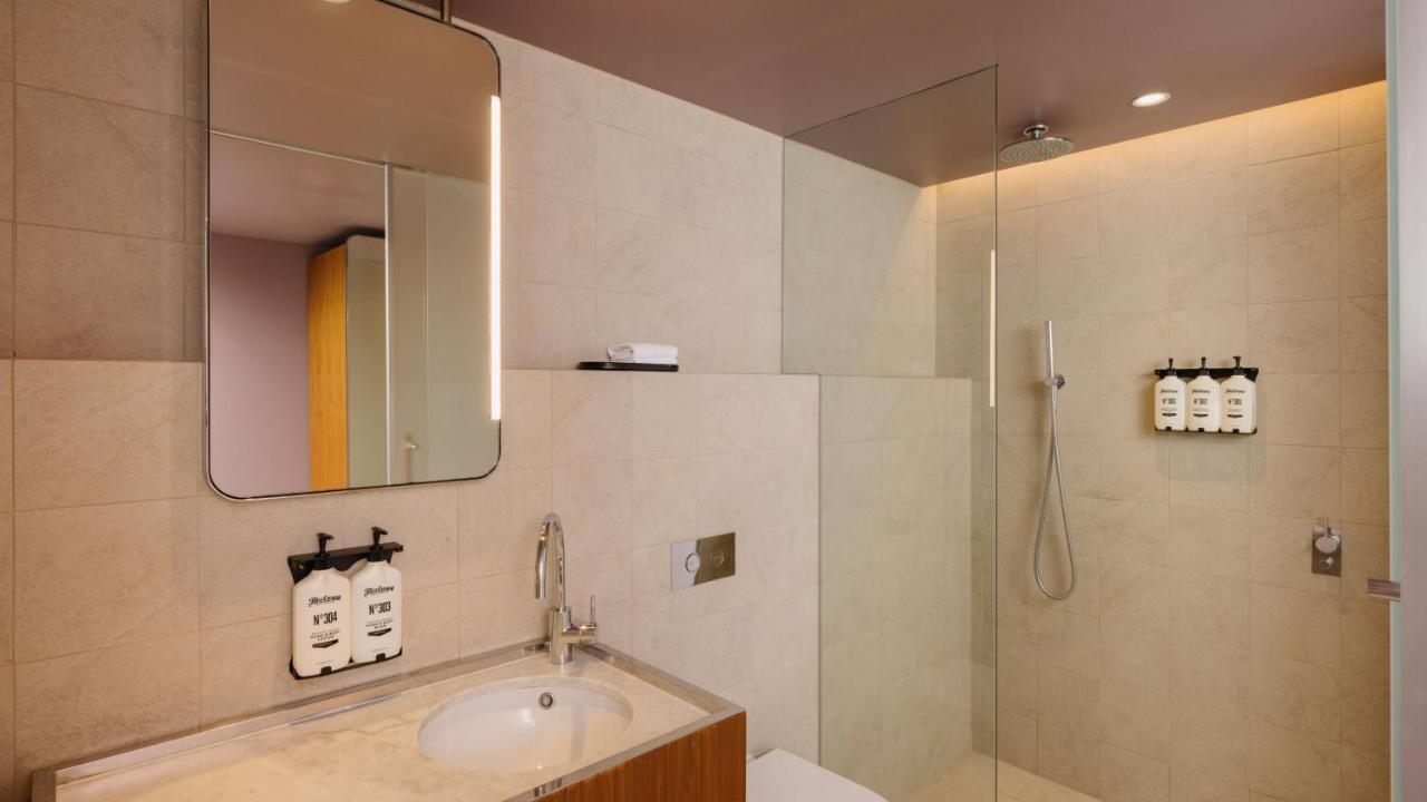 One-Bedroom Suite Harbour View High Floor
