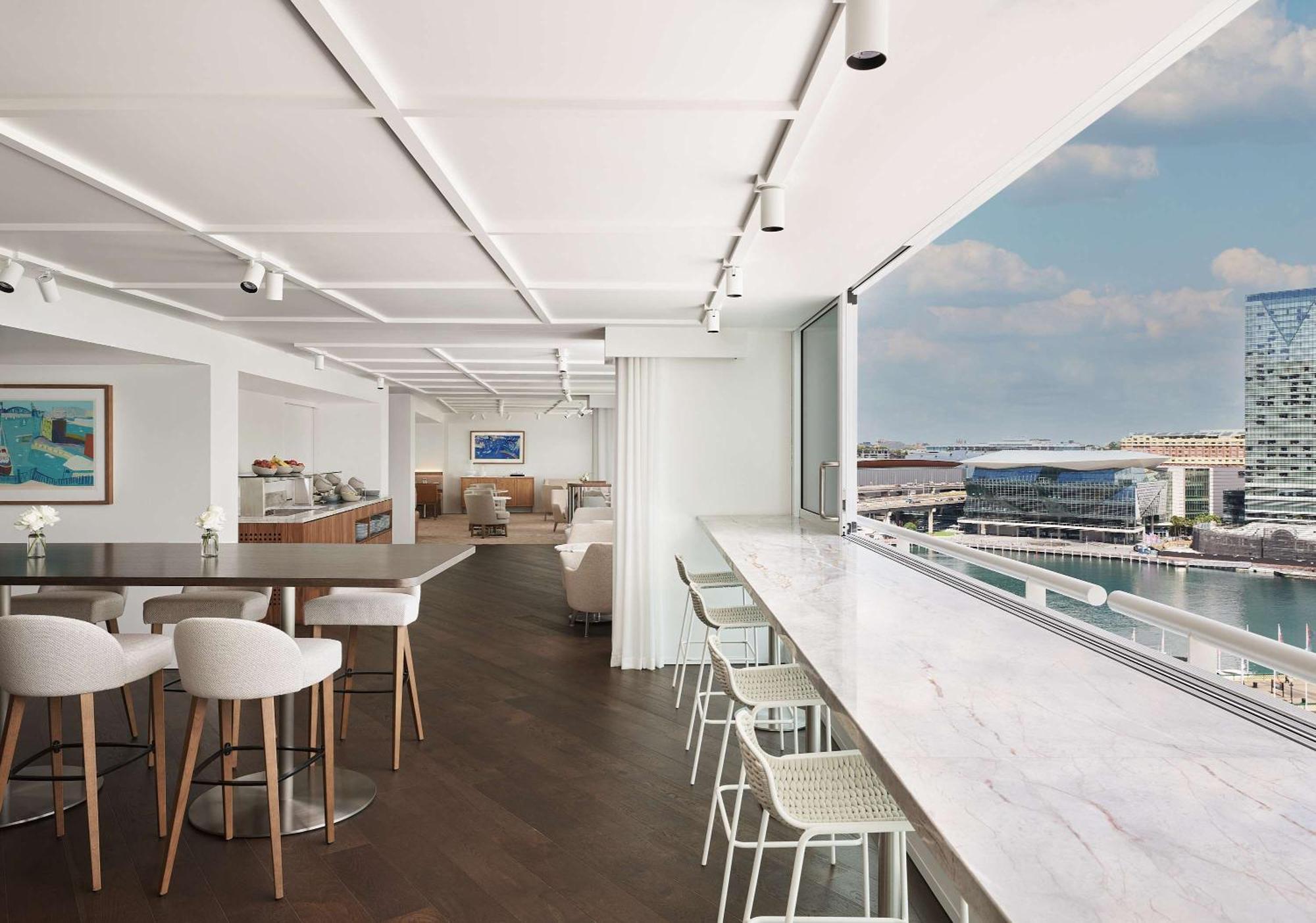 King Room Darling Harbour View Club Access
