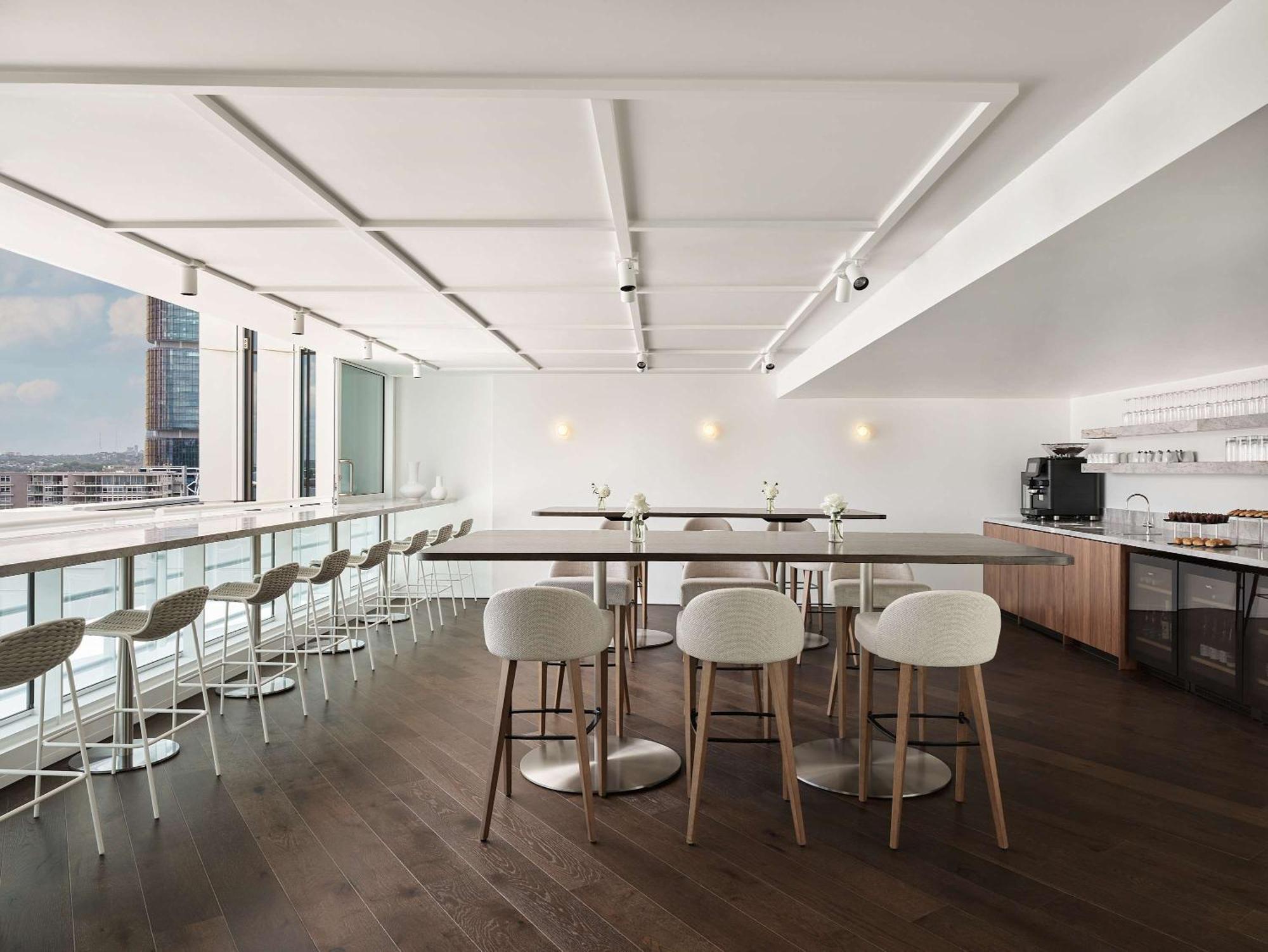 King Room Darling Harbour View Club Access