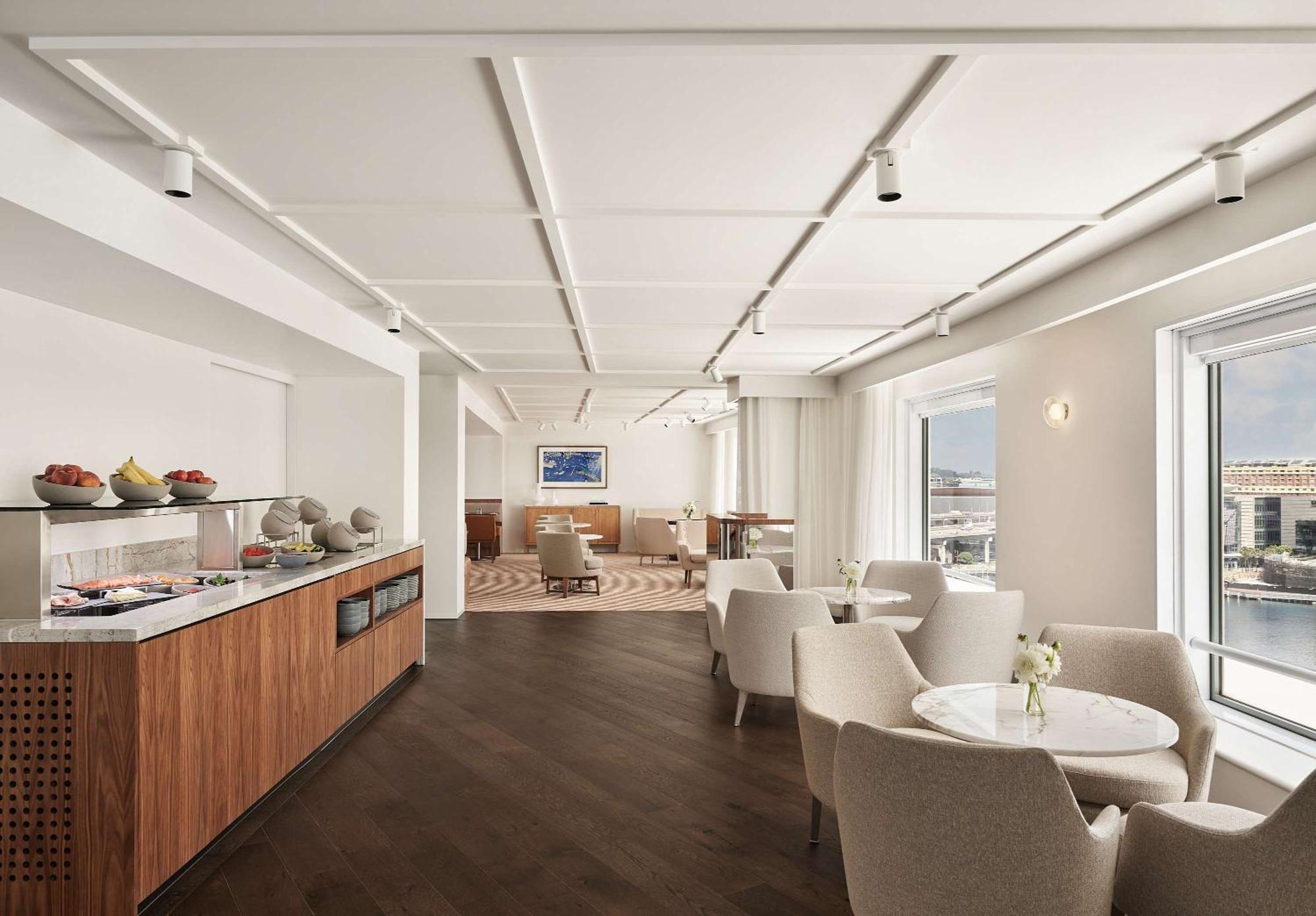 King Room Darling Harbour View Club Access