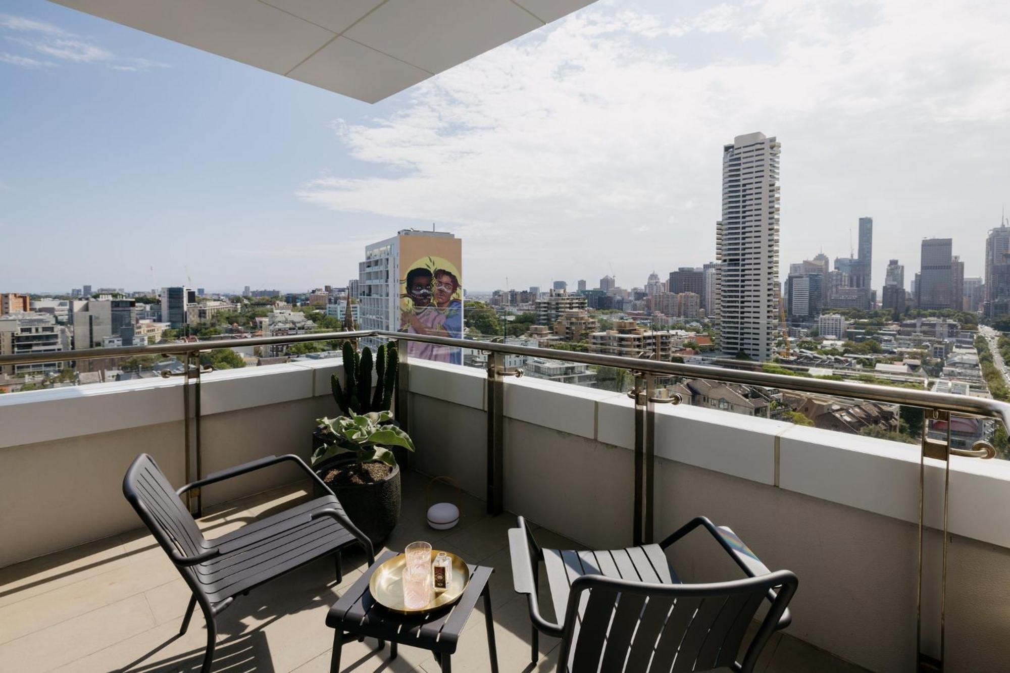 King Suite Balcony City Skyline View High Floor