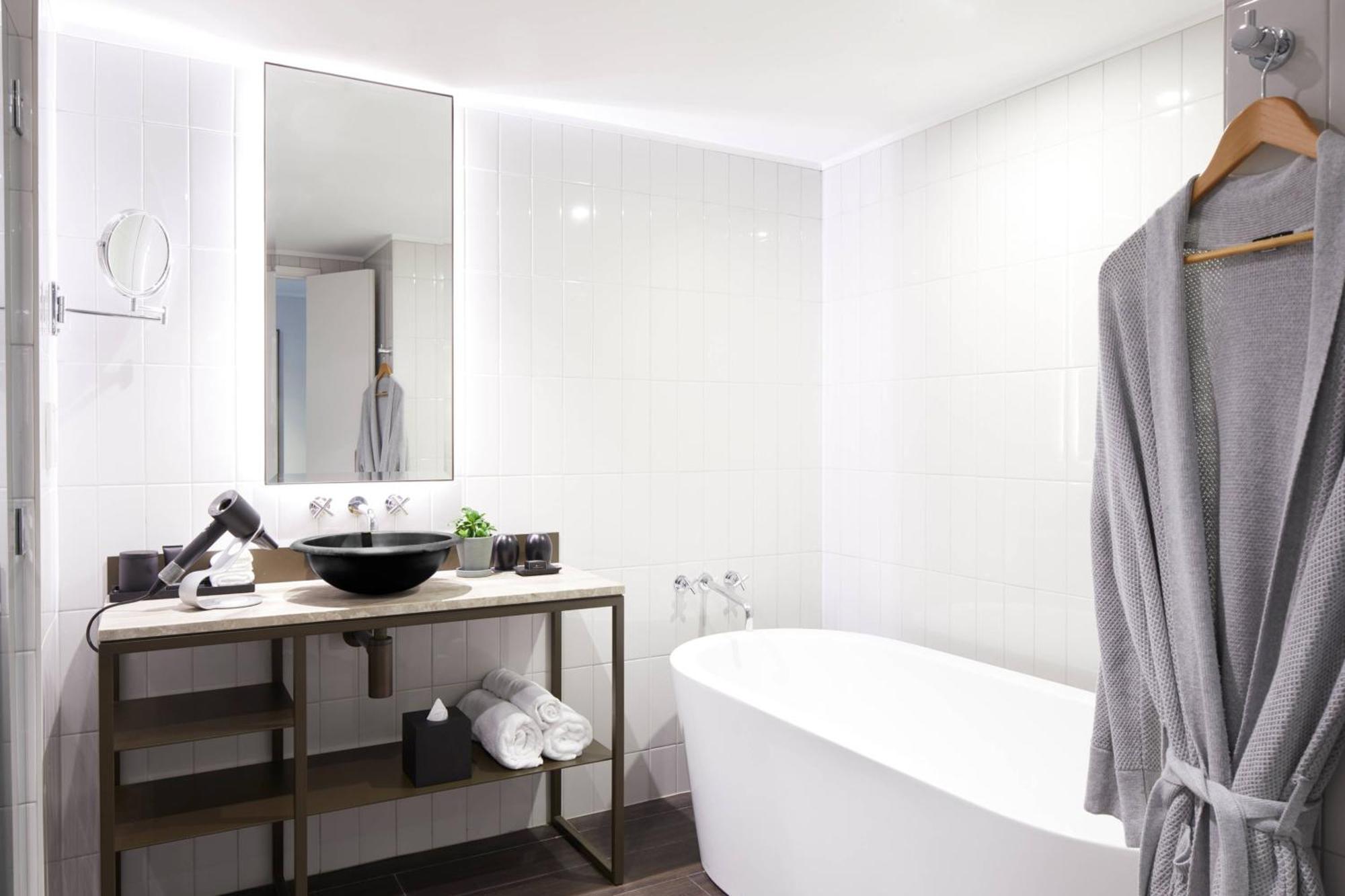 Heritage King Deluxe with Sofabed,1643148385:JPEG