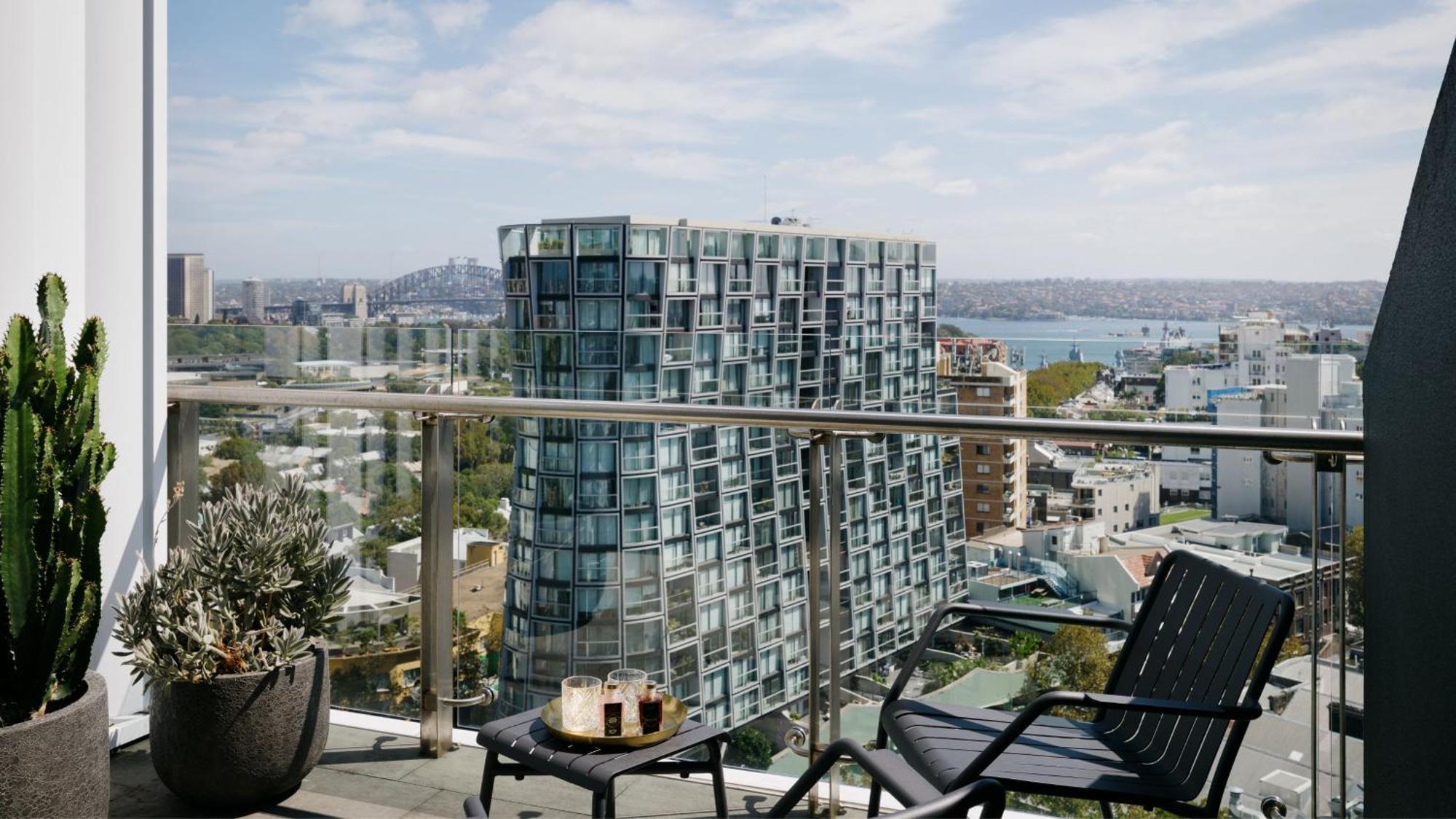 Standard King Room Balcony Harbour View