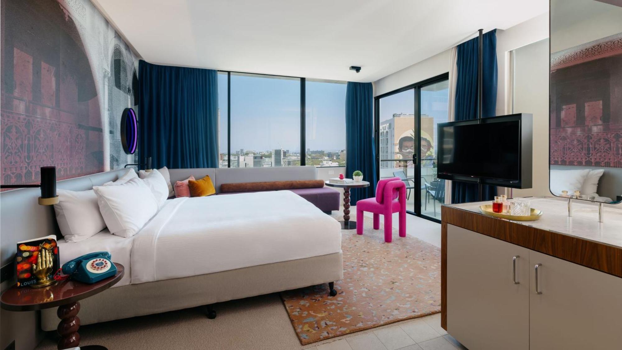 King Suite Balcony City Skyline View High Floor