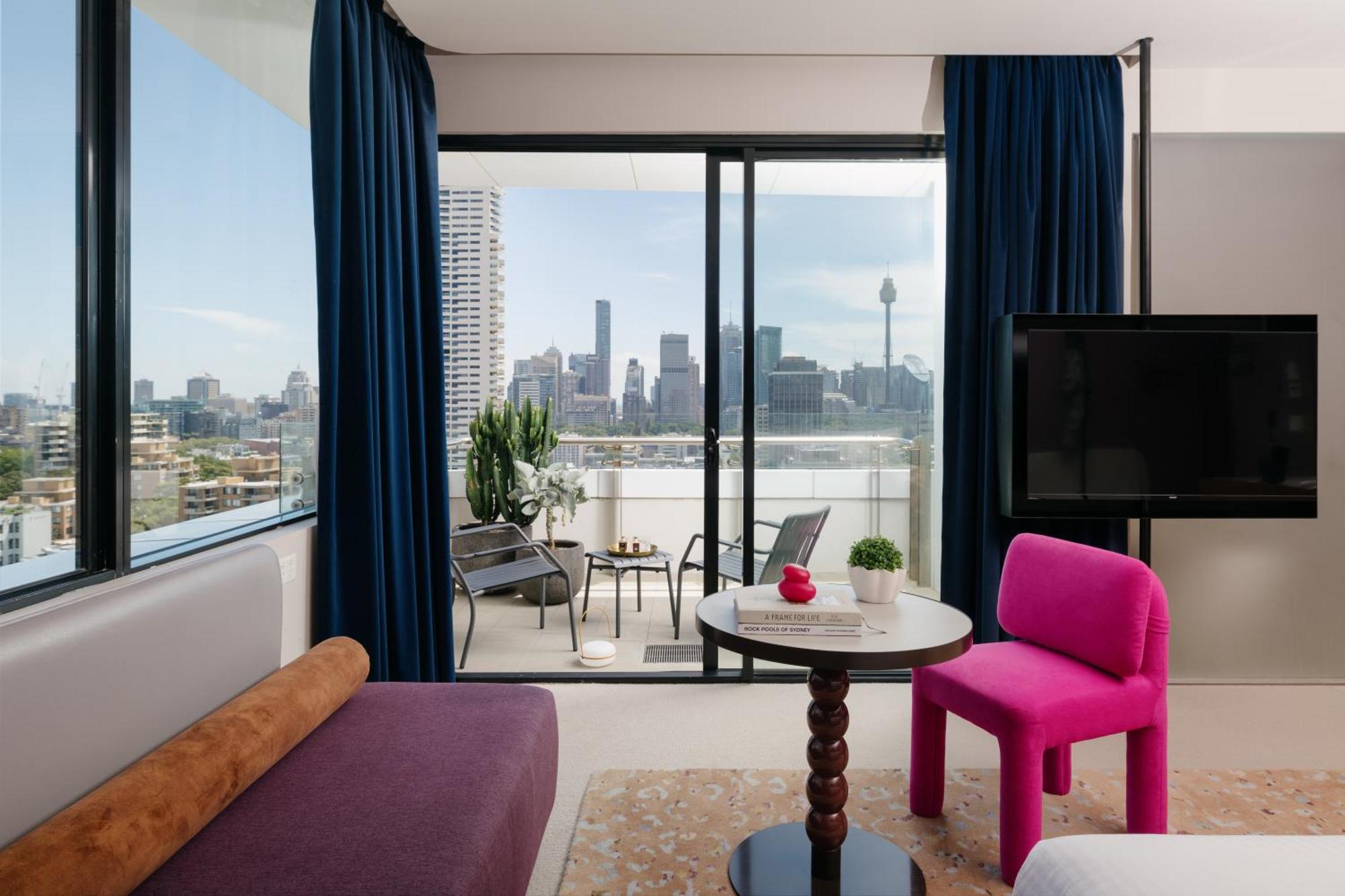 King Suite Balcony City Skyline View High Floor