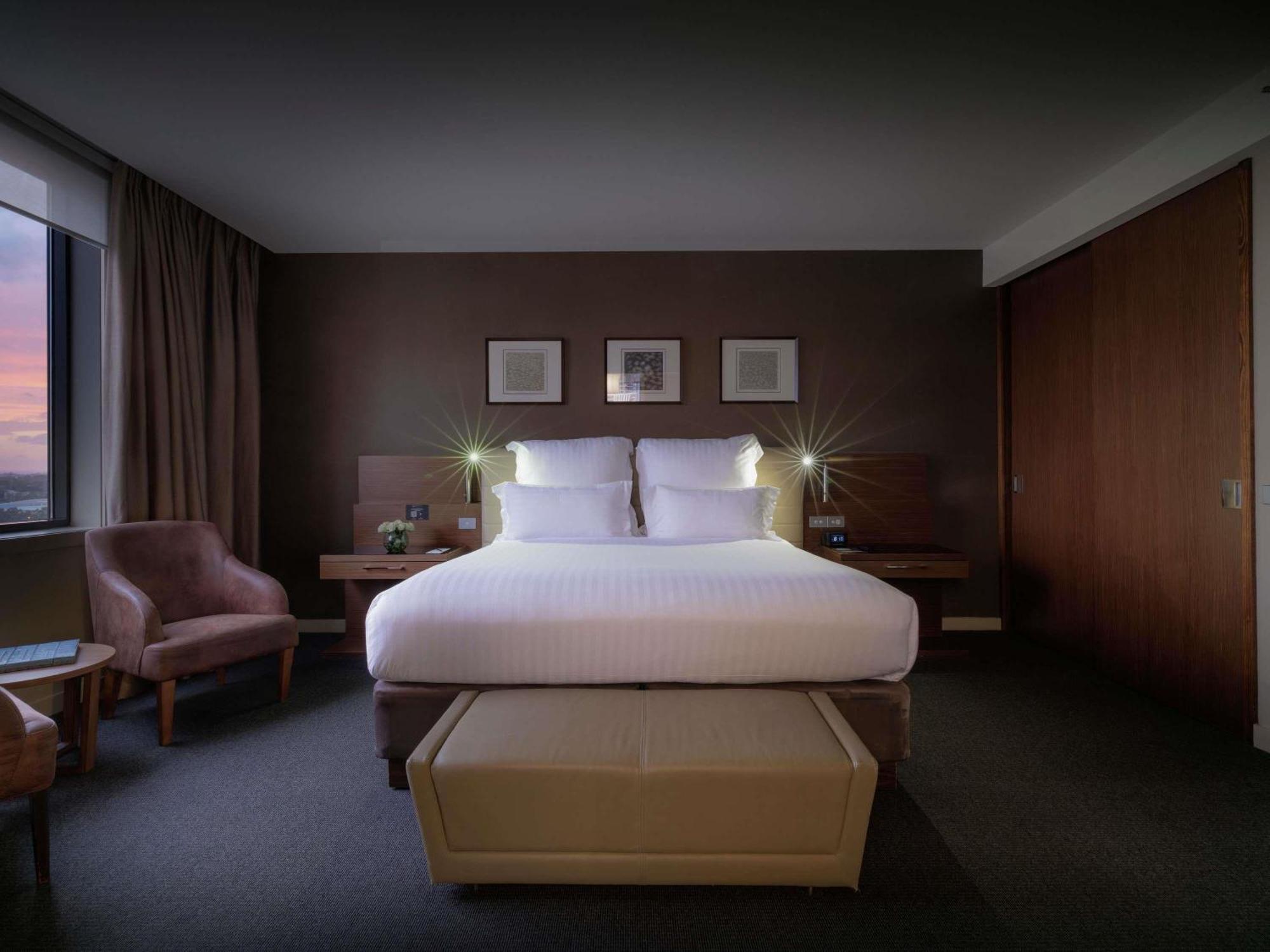 Executive King Suite Spa Bath Lounge Access
