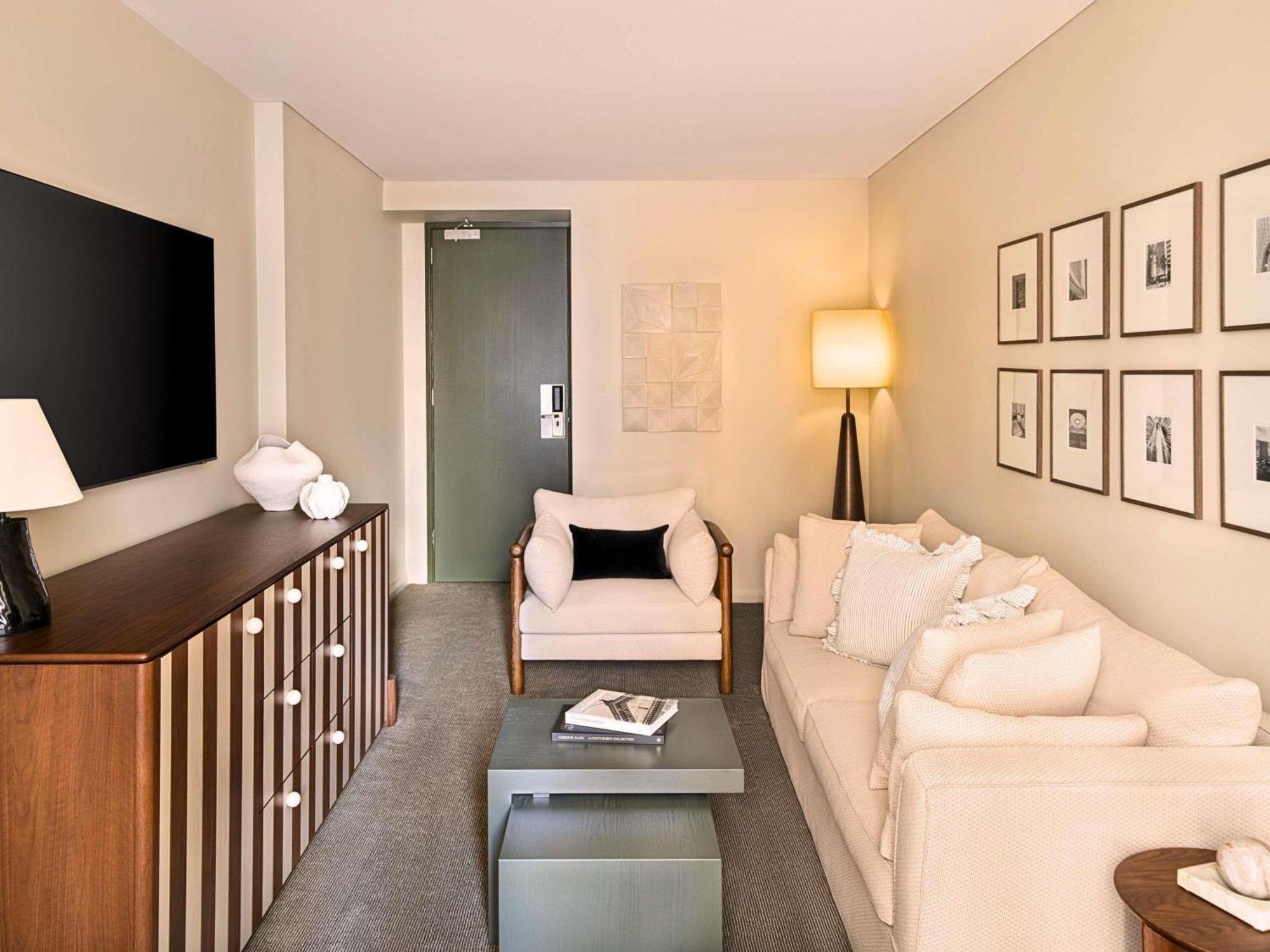 Junior Suite King Bed Club Millésime Access