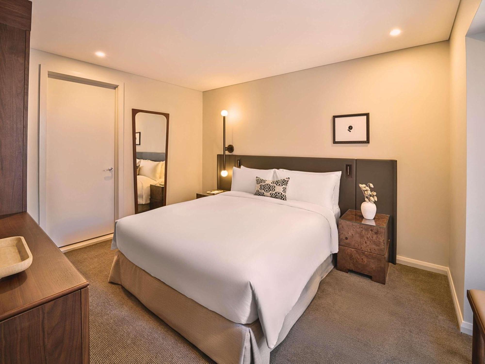Junior Suite King Bed Club Millésime Access