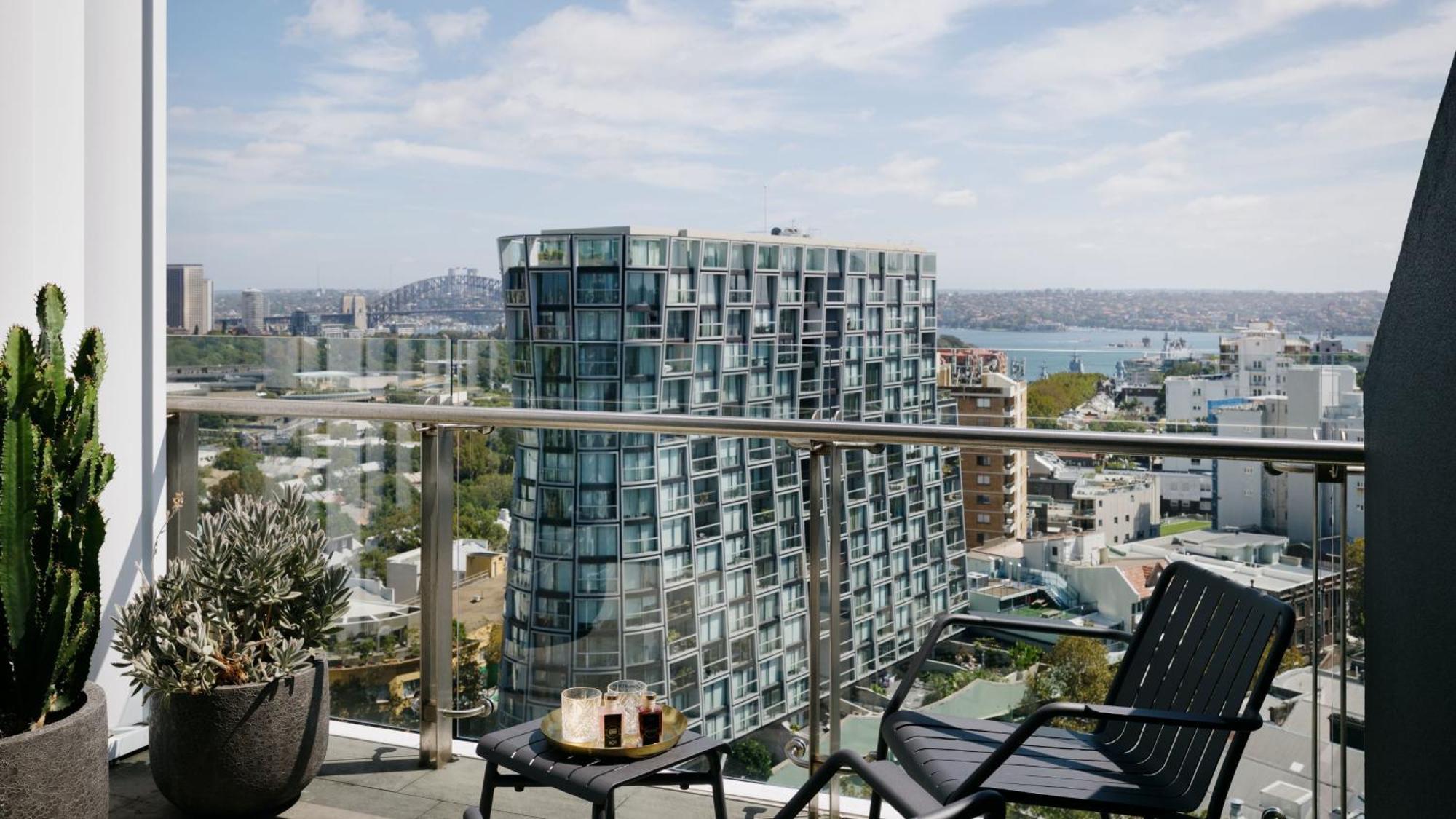 Standard King Room Balcony Harbour View
