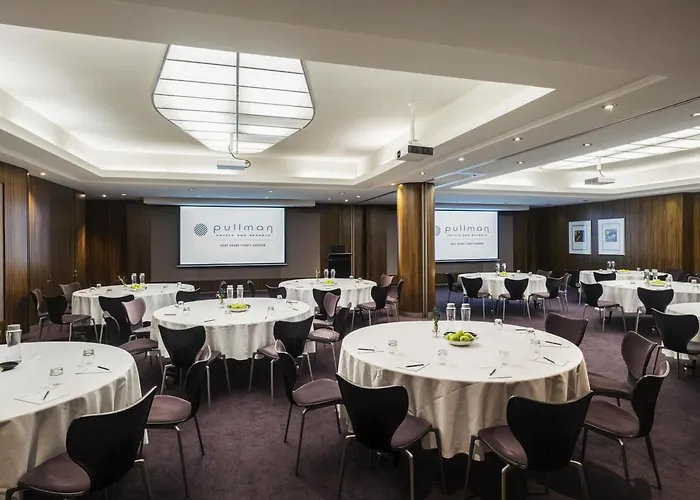 Pullman Quay Grand Sydney Harbour Hotel